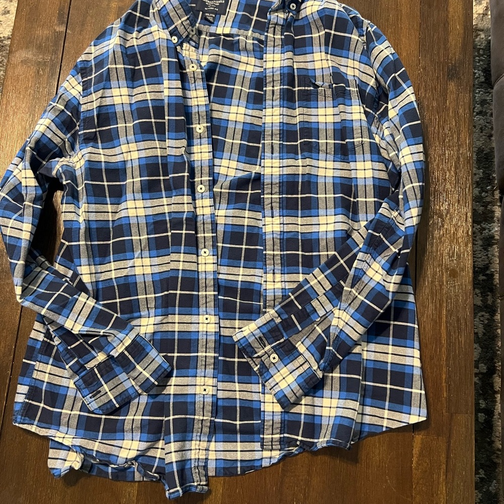 American Eagle Outfitters Blue and White Casual Button Down Shirt